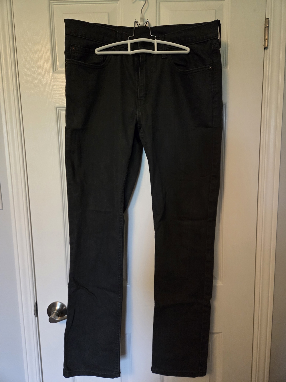Levi's Dark Gray Men's Chinos - Straight Fit